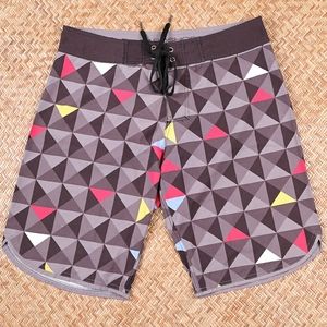 Multicolored broad shorts
